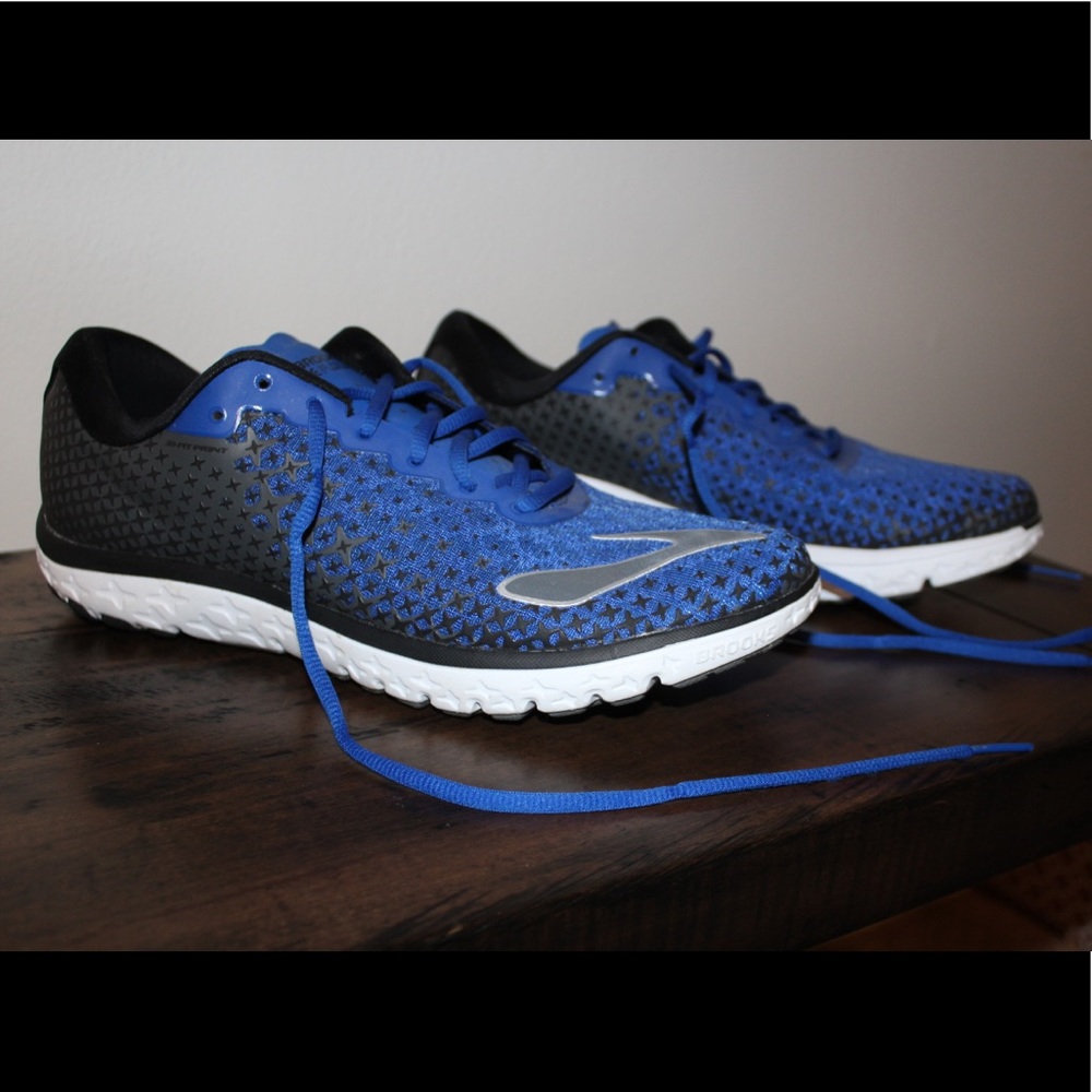 Men’s Brooks blue running shoes
